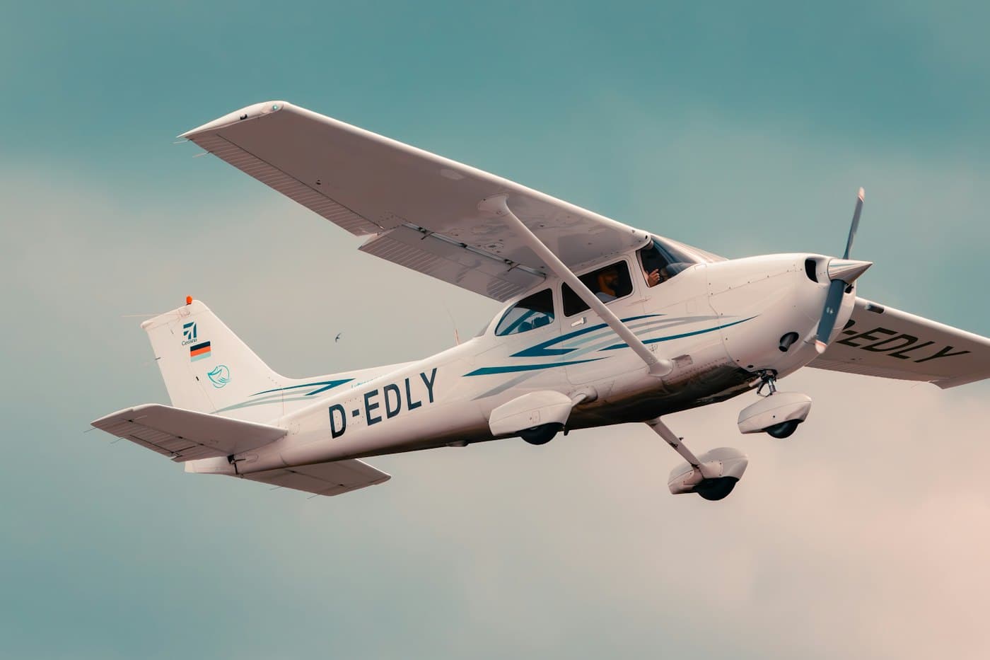 Cessna 182S Skylane aircraft