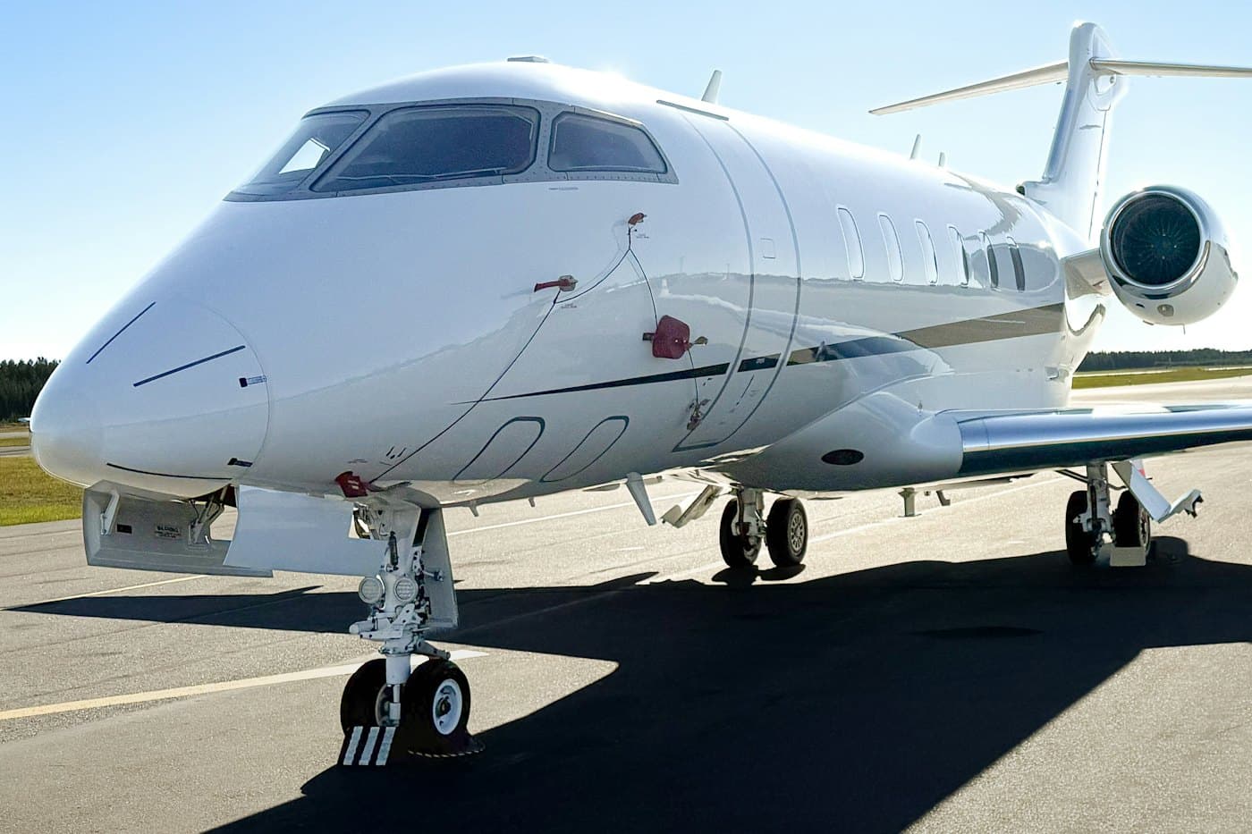 Bombardier Challenger 350 aircraft, photo 2