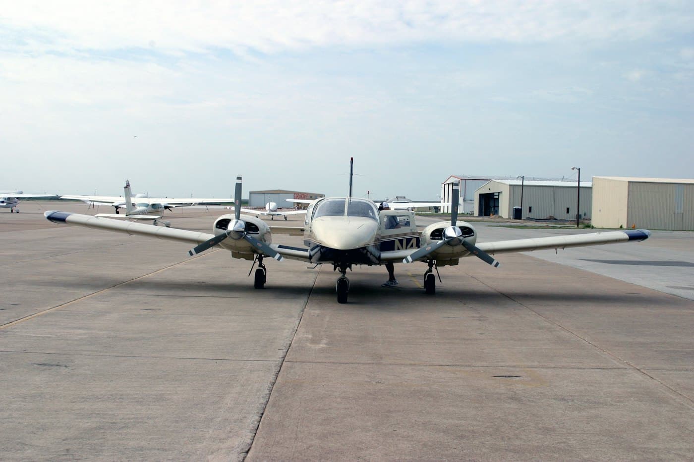 Piper PA-34-220T Seneca V aircraft