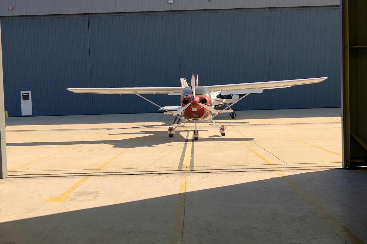 Cessna 182T Skylane aircraft, photo 2